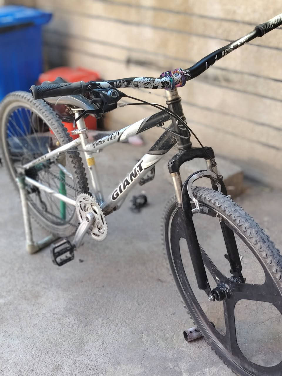 السلام عليكم البايك للبيع
النوع جينت GIANT 🔥
لشه ناصيه سناب فول استعرضي🔥
قيم عجبني ابيعك💜
مستعجل البيع عليه
للتواصل هذا الرقم بي واتساب ***********
ملاحضه الويل الكدام مالو الاصلي موجود كلشي مابي
