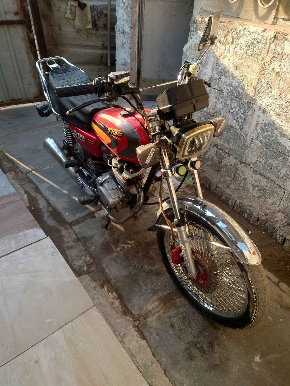 دراجه سونك موديل 23 كلك شغاله خير من الله كهربايات شغاله لاتنقيص لا بخار دراجه تخبل وياهه صندوك دلفري جديد وخوذه اب 350 رايدهه مكاني بغداد الدوره ***********
