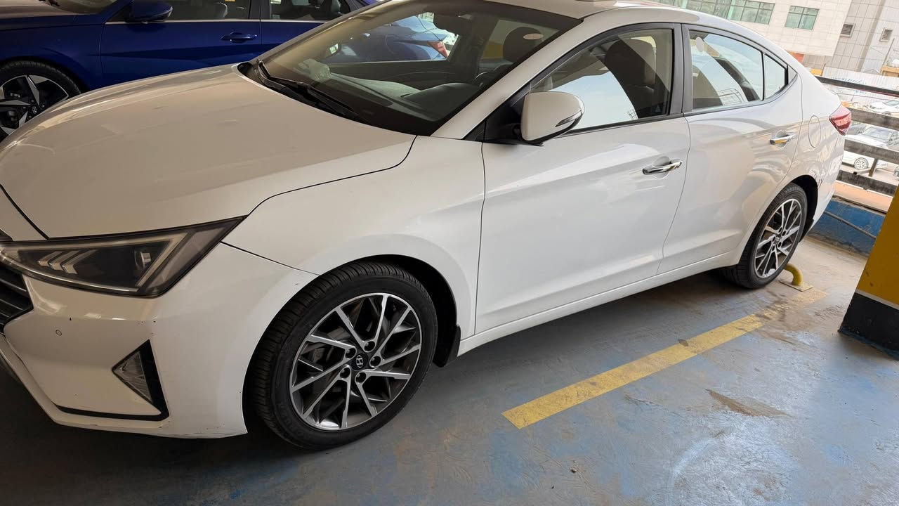 النتره موديل ١٩ خليجيه
فول مواصفات واحد عله واحد 
ماشيه ١٠٠ 
رقم بغداد بسمي  تحويل ثاني يوم 
والسونر مرفق بالمنشور بيه قطعه وحده 
مكانه بغداد 
***********
