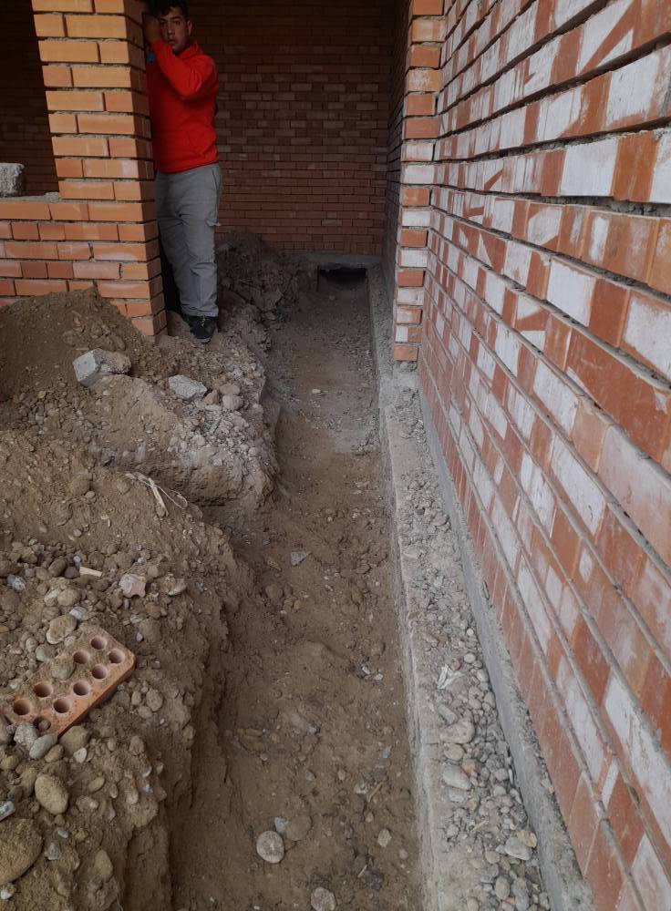 السلام عليكم اعمل بصمت ودع عملك يتكلم تئسيس ماء ومجاري شغك شرط بيد  عمل مسابح وعمل نافورات بيد ابو قحطان وابو أحمد رقم الهاتف ***********
