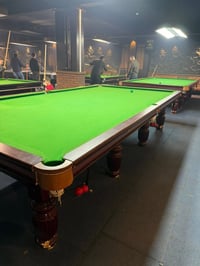 ميز سنوكر • ام وان