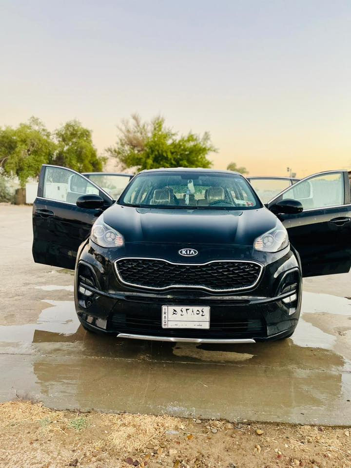كيا سبورتج 2018 وارد امريكي محركgdi
مواصفات عاديه 
حادث الباب الصدر 
صور الحادث موجوده 
مباوك صبغ الباب الخلفي والجاملغ الامامي 
ليبل واحد 

العنوان بغداد الشرطه الخامسه 
السعر 165 وبيهه مجال 
***********
