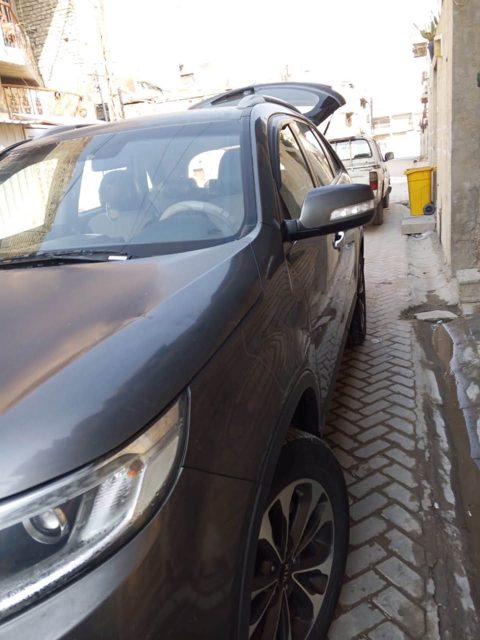 سياره سورتو البيع موديل ٢٠١٥خليج رقم بغداد باسمي محرك 2400 سياره مابيه ضربه وله حادث 3قطع     تبريد )***********سبعه راكب السعر 160
