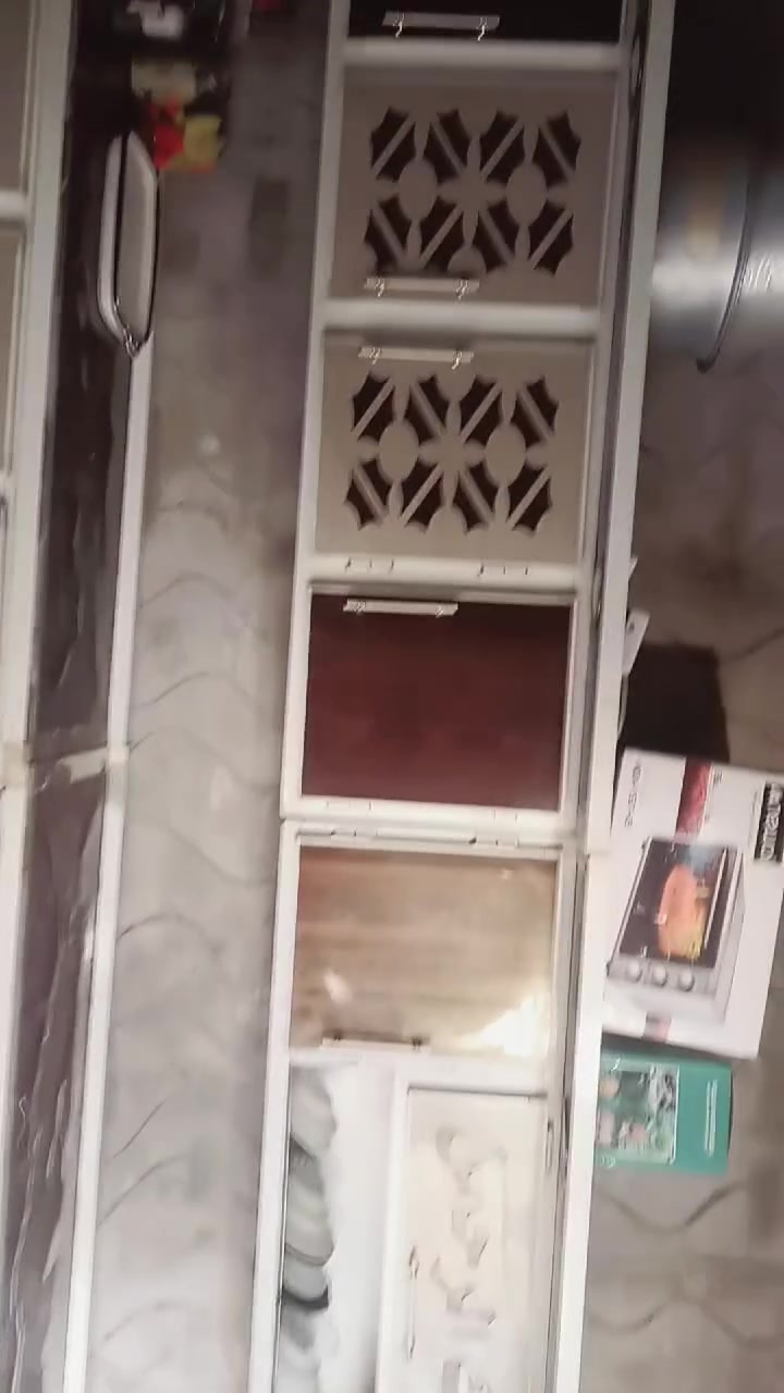 السلام عليكم كاونتر اربع قطع مستخد قليل نظافه 90/100السعر 475وبي مجال مكاني نجف ناحية العباسيه ***********
