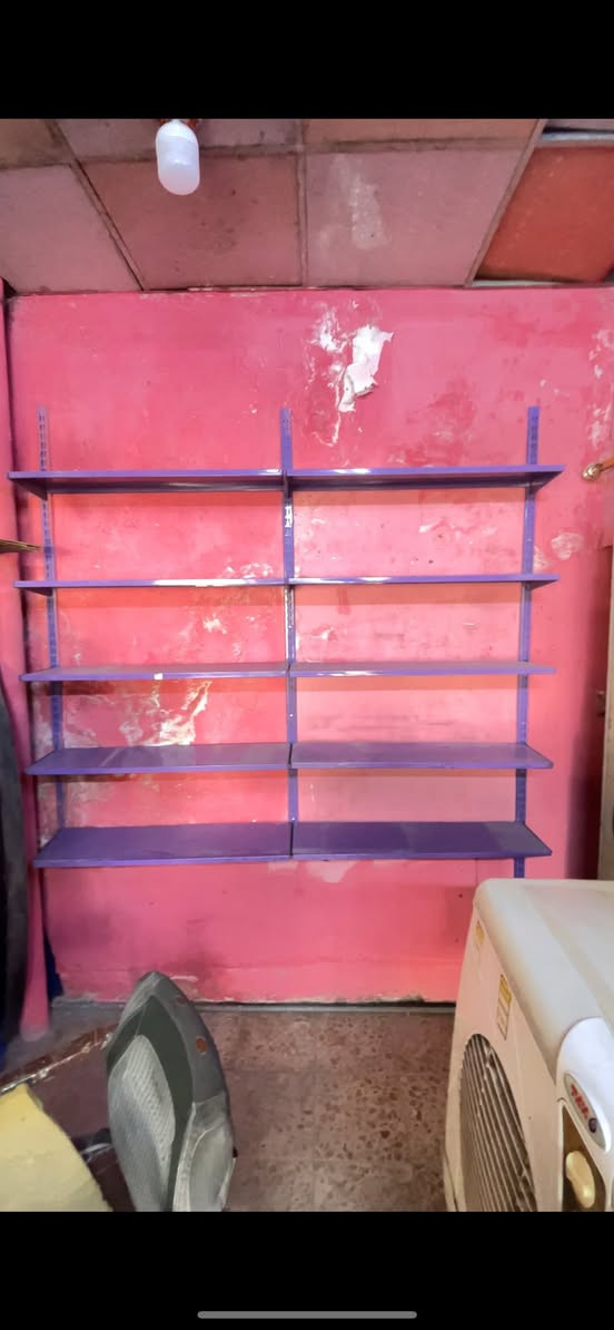 السلام عليكم 
رفوف تعليك للبيع. 
***********
