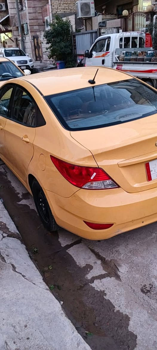 للبيع اكسنت موديل 2013 وارد امريكي حادث جاملق يمنة السعر 75$وبيهه مجال بسيط للاتصال على الرقم ***********
