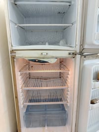 ثلاجه للبيع الاتصال 07834150070