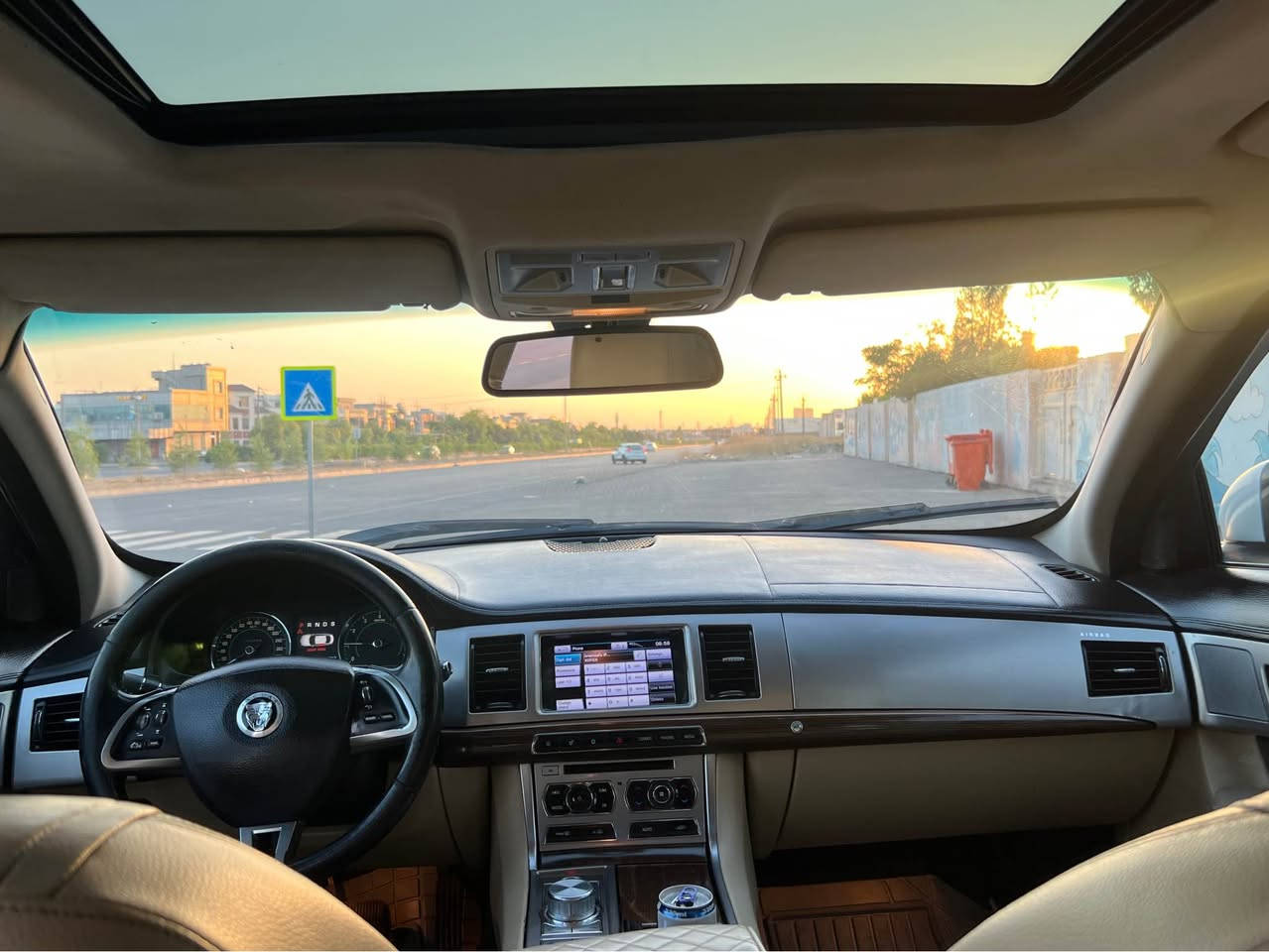 جاگوار. ٢٠١٣ شةريكةي هةولير. مواسفات فول فول.   سفري ايرةية.   مكينة ٢٠ تؤربؤي مرغوب.  كير مةكينة. كارةباي. دحامي لؤ دحامي بةشةرتة.  سبووخ دوپارجةو نيوي  هةية. بي داخلي بي ارباك.    لةهةوليرم.  ژ.م *********** أربيل, العراق
