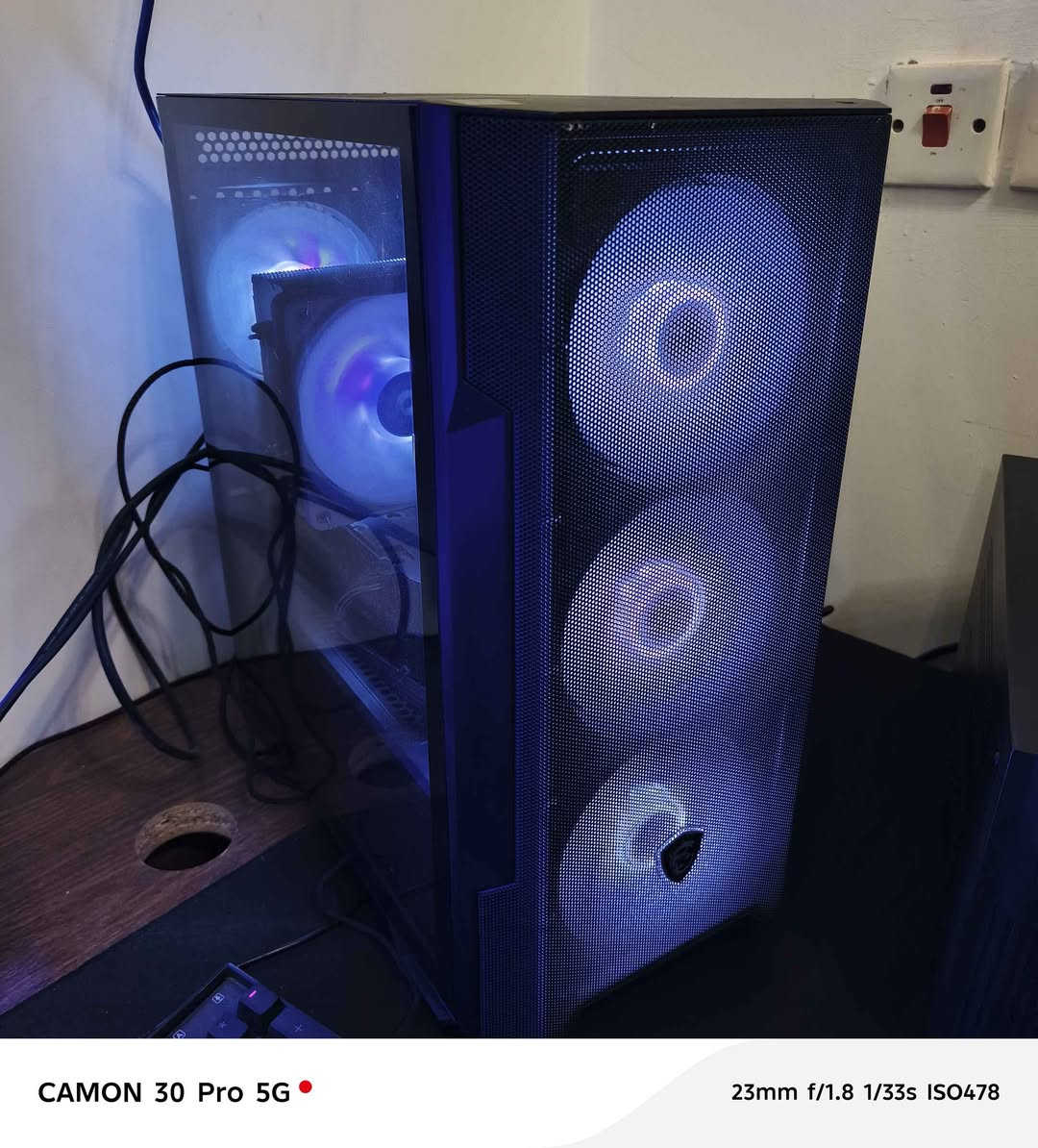 للبيع جهاز كمبيوتر قوي – سعر نهائي 
‏السعر: 750,000 دينار عراقي (نهائي)  لا قابل للتفاوض
‏🖥️ المواصفات:
‏المعالج: AMD Ryzen 5 5600X (6 أنوية / 12 خيط)
‏كرت الشاشة: NVIDIA GeForce RTX 4060 Ti – 16GB
‏الرام: 16GB DDR4
‏اللوحة الأم: ASUS PRIME B550M-K
‏نظام التشغيل: Windows 11 Pro (مثبّت وجاهز)
‏الكيس: كيس احترافي مع مراوح RGB
‏التبريد: مشتت هوائي قوي للمعالج
‏✅ حالة الجهاز:
‏نسبه النضافه ١٠٠٪ صارلهة 4 اشهر من جمعتهة سعرها السابق 1450

‏ الموقع: (بغداد/ الدوره/ابودشير)
‏ التواصل: (*********** / واتساب) المدائن, بابل
