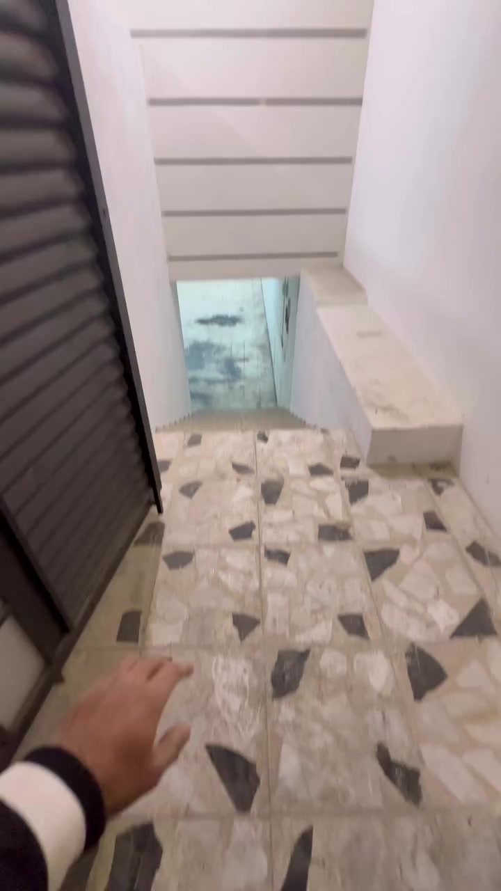 مخزن للايجار 
مساحه ٣٠٠ متر 
الاعظميه قرب مستشفى النعمان 
الايجار مليون ونص 
للاستفسار ***********
