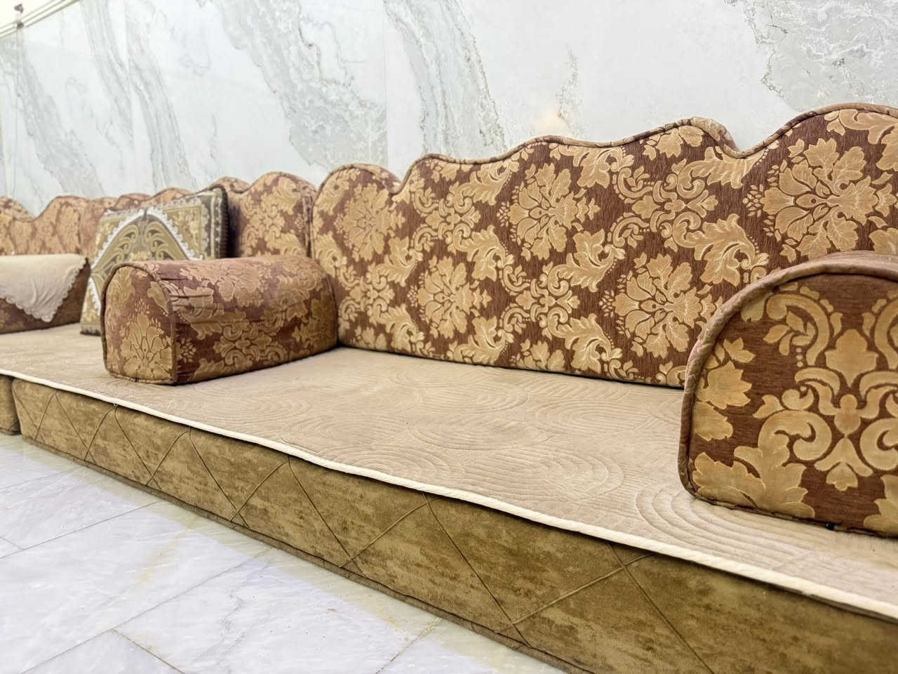 ديوان 8 متر مع مساند 6 نضيف جداً
اسفنج درجة أولى 10 سم 
كربلاء 
السعر 230 الف


**إذا كنت صاحب هذا الإعلان وتريد حذفه لأي سبب، رجاءا أرسل رسالة إلى الدعم الفني**