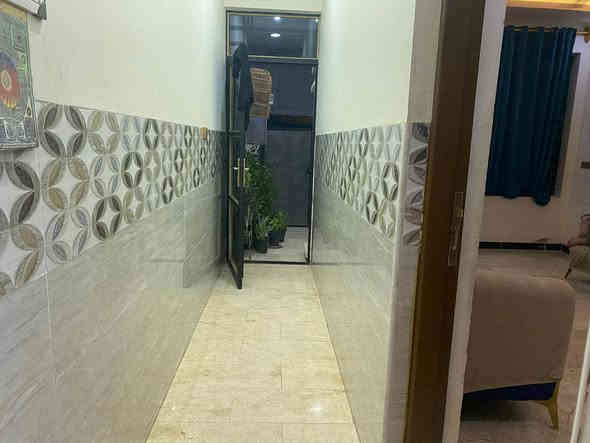 سلام عليكم دار للبيع مساحه ١٠٠ متر  طابوا ملك صرف العنوان الشعب قرب فلكه صباح الخياط بتجاه نادي النفط رابع فرع مقابيل مركز سناريا للتجميل طابقين ونصف  بناء 2024  فول مواصفات  بي 5 غرف نوم وستقبال مدخلين  وبي مطبخ حار + بارد.    حمامات عدد ٢  السعر 315  وبي مجال شي بسيط للشراي رجاءا غير متواجد بالفيس الا تصال على الرقم (*********** )
