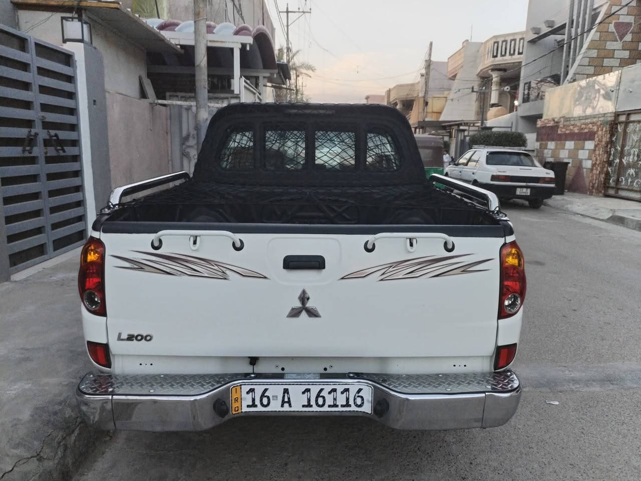 السلام عليكم اخوان L200 للبيع او مراوس السيارة كلش جديدة شكد متتخيل وكلشي بلادي و ع شركة ماشيه ١٤٠ الف حتى جامتها الاماميه البلاديه ومابيها ولا زلخ الجامه دواخلها بلكارتون ترايها مال هسه طالعه من الشركة رقمها مميز تره تحب تستفسر بعد هذا رقمي ***********
