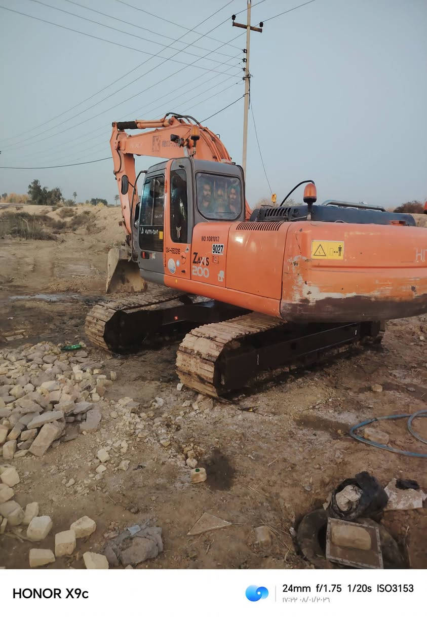 سلام عليكم  حفاره للبيع زت عادي
موديل 2003 مكفوله كفاله 
الا ستفساره***********
