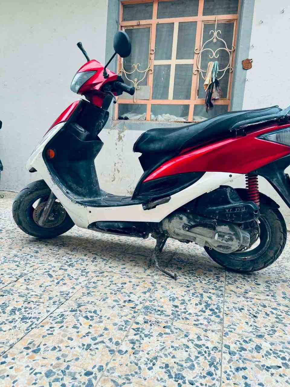 السلام عليكم كامكو جي فو 
مكينه مفتوحه نضيفه ب300 
وبيه مجال ***********
