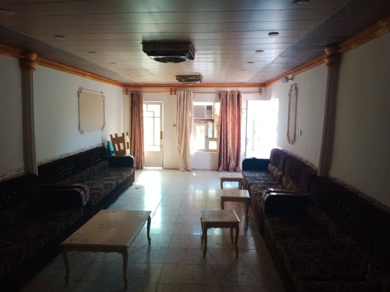 السلام عليكم بيت للبيع مساحه ٤٠٠متر بيت قديم سعر جدا مناسب العنوان حله شارع العلويه شريفه بنت الحسن عليه السلام للإستفسار ***********
