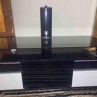 ميز بلازما  نضيف جداً وبي  ٤ جكامج  ومابي ولا فطر ولا كسر ولا شخط  جدي...