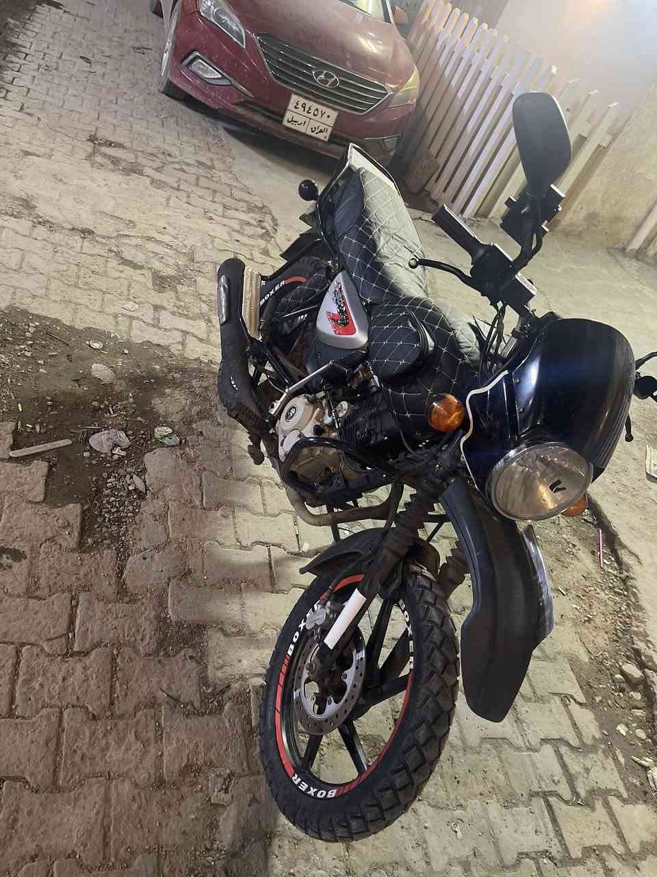 السلام عليكم بوكسر موديل ٢٣مرقمه لوحه وسنويه انكليزي كامله تحويل ثاني يوم مكفوله  ماشيه ٢٨حقيقي مكاني اعضميه
***********
