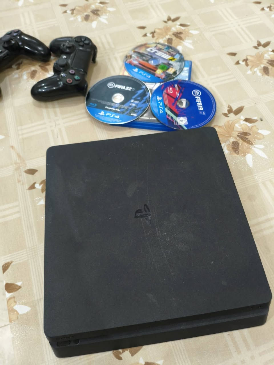 بلي فور سلم 512كيكا لوك ستيكر فول نظافه مامفتوح مع اربعه اقراص
gtav 
ذا كرو وفيفا 22وفيفا19
مع يدتين واحده اصليه والثانيه كوبي وليس تجاري


**إذا كنت صاحب هذا الإعلان وتريد حذفه لأي سبب، رجاءا أرسل رسالة إلى الدعم الفني**