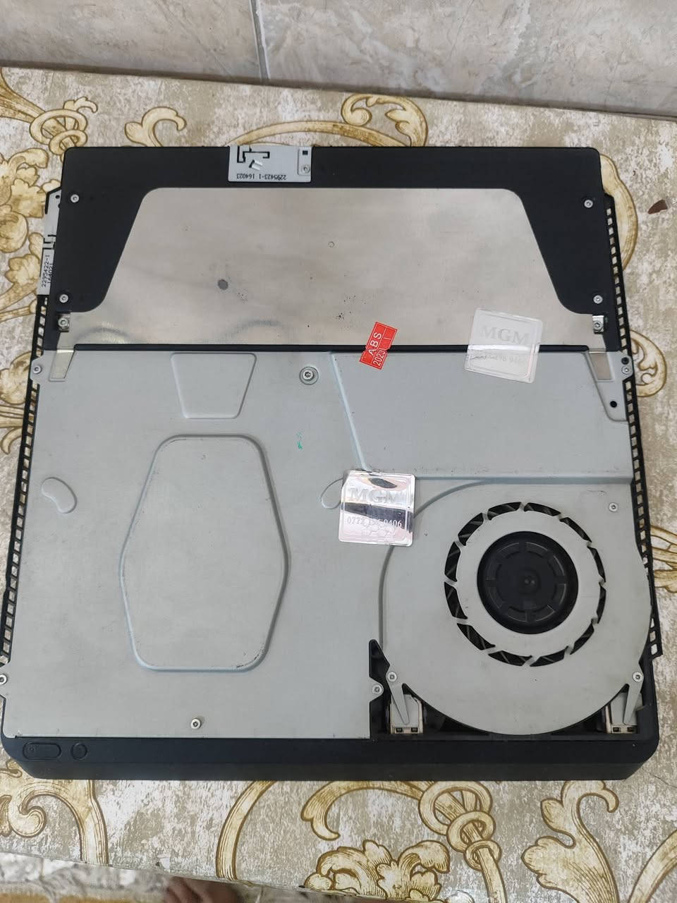 بلي فور سلم مهكر نضام 12 تهكيره مالته قرص وبيه العاب٨ تقريبن ذاكره ٥٠٠ كيكه
سعر 250 قفل قفل بدون عمله تجي تفحص وتاخذه من البيت تواصل مازنجر متتواجد وذا محصلتني هاذ رقمي 
***********
