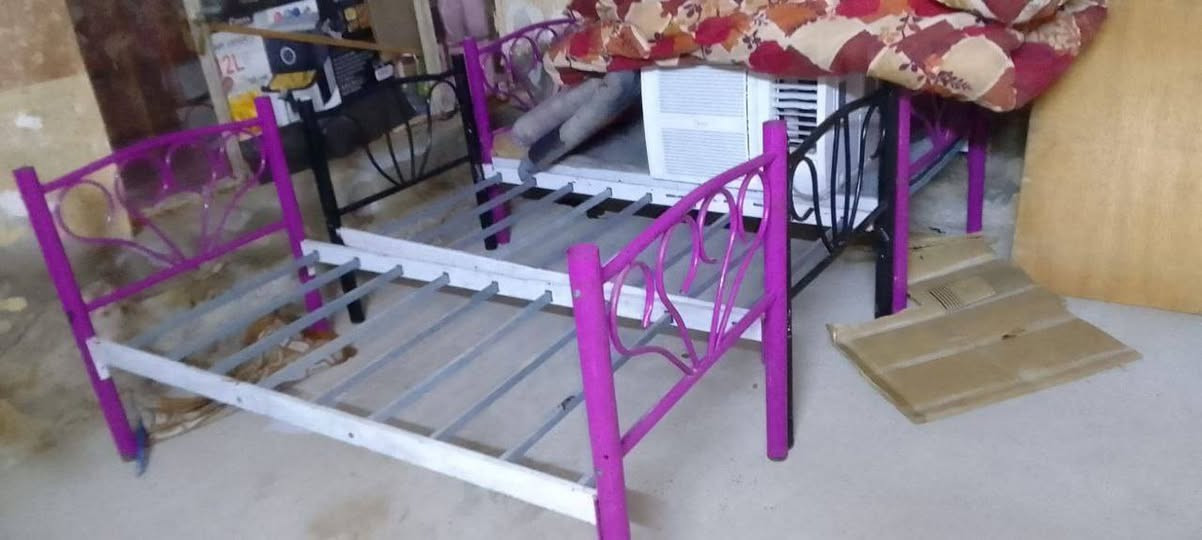 غراض مستعملة للبيع جرابي ٣ مستعملة نضيفة و غرفة نوم صاج 10 قطع نضيفة بس بيها اضرار بسيطة البكان بوب الشام للستفسار الرقم ***********
