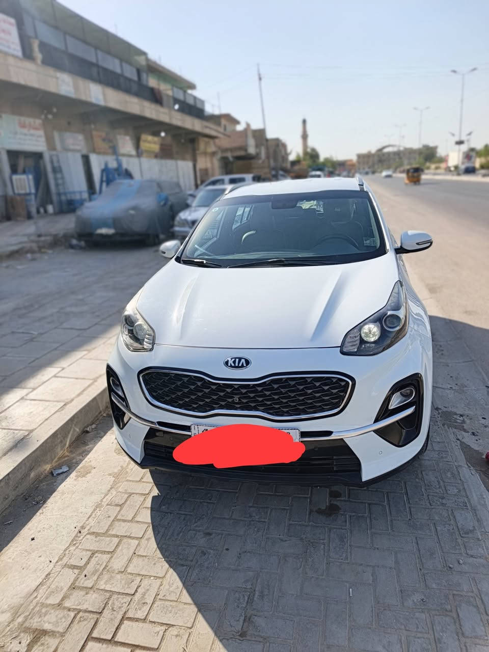 السلام عليكم كيا سبورتج موديل 2020  مكينه دوش 2000 ماشيه 121  خليجي لون أبيض 
مواصفات 
أشاير بلمري وشفط 
تبريد قطعتين 
تحكمات ستيرن 
شاشه كامره 
حساسات أمامي وخلفي 
تبريد فول 
صدر مكفول 
مكينه مكفول 
كير مكفول 
ترايك للبصره السياره باسمي ثاني يوم احولك 
السعر  182 وبيهه مجال بسيط 
للتواصل  ***********
