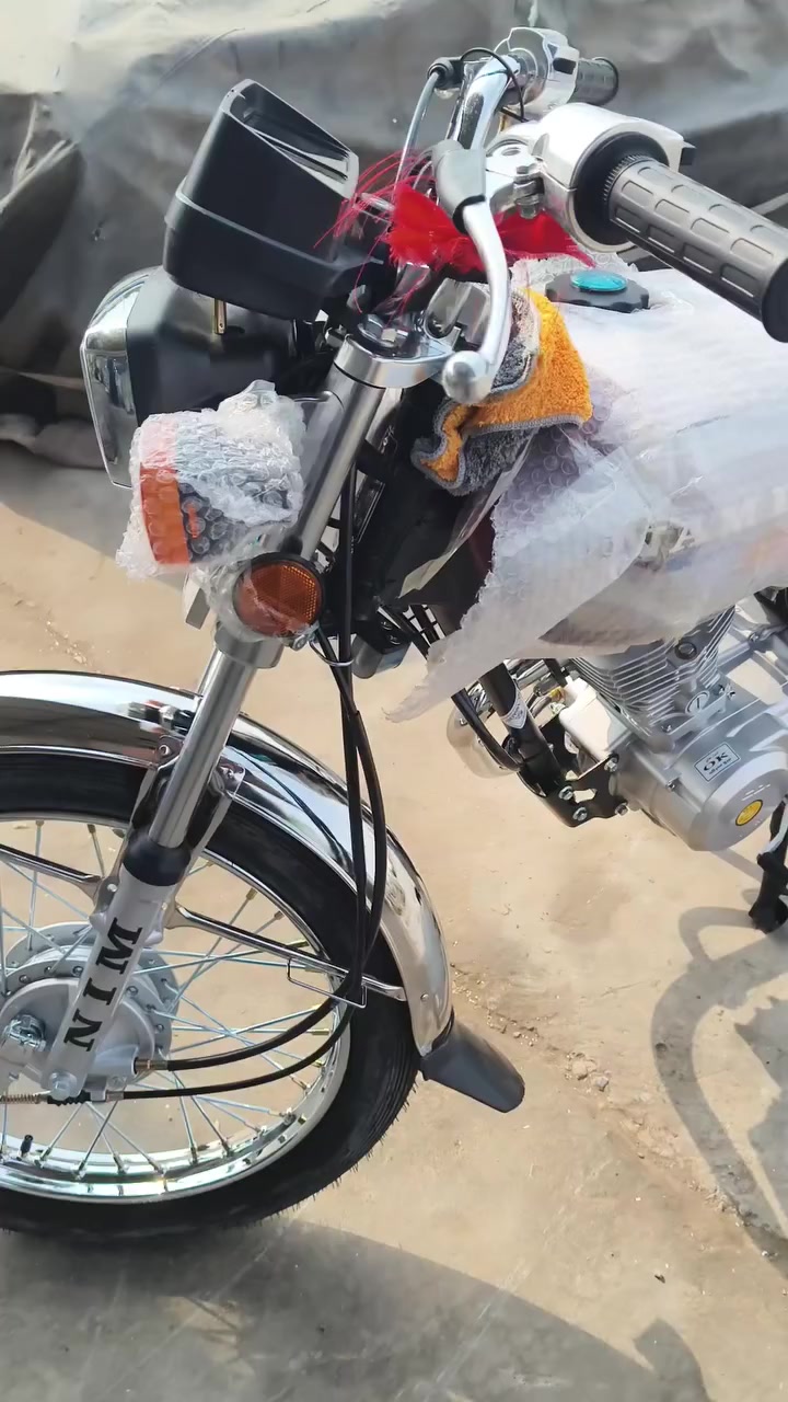 سلام عليكم خوان دراجة نامة مديل 27 زيرو ماشية 140كيلو ما صارلهة هواي من اخذتهة أوراق 8 سعر خاص او تصل  ***********بي واتساب مكاني كوت نعمانية
