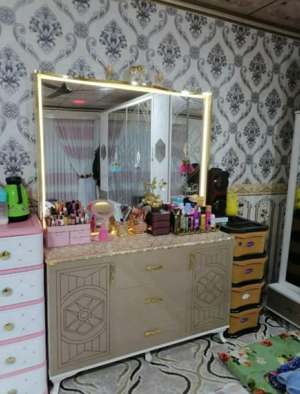 غرفه نوم تركيه درجه أولى كلش نظيفه 9 قطع سعرهه ب مليون وبيهه مجال مراسله أو الاتصال عالرقم  ***********
