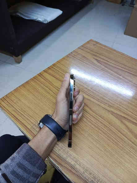 السلام عليكم
13برو ماكس

ذاكره 256 

بطاريه 97 

تك سيمكرت

سعره 720
جهاز حيل حيل نضيف مكاني موصل جانب لايسر ***********
