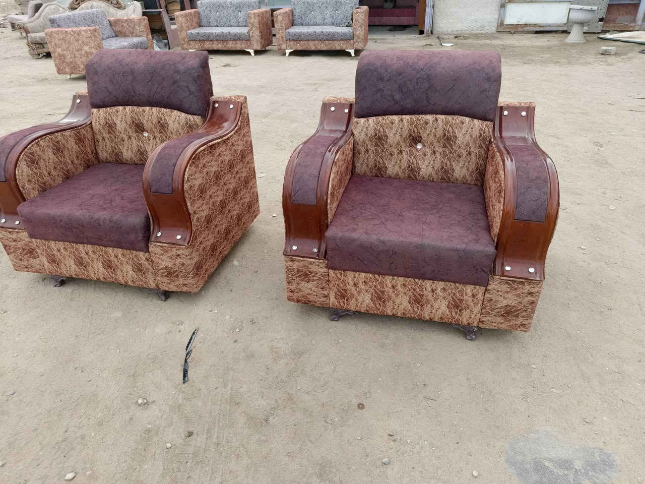 السلام عليكم تخم ١٠ نفرات مستعمل ومدوشم جديد شغل بلوك 
مكان كربلاء حي التحدي مقابيل مستشفى الحجه الهاتف ***********
