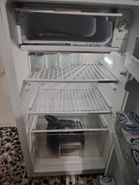 ثلاجة • جديدة • مجال بسيط