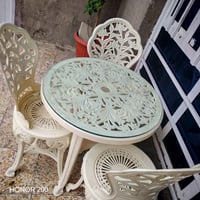 طاوله • ٣ كراسي • نضيفه