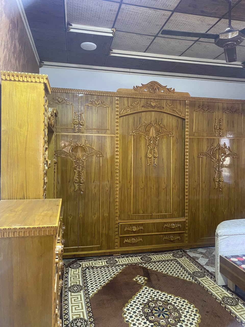 السلام عليكم غرفة نوم صاج اصلي 5 ملم 
حيل نضيفة واستعمالها حيل قليل حيل 
6 ابواب 
السعر .مليون ونص وبيها مجال 
للاستفسار الاتصال على الرقم 

‭0750 236 8981‬
