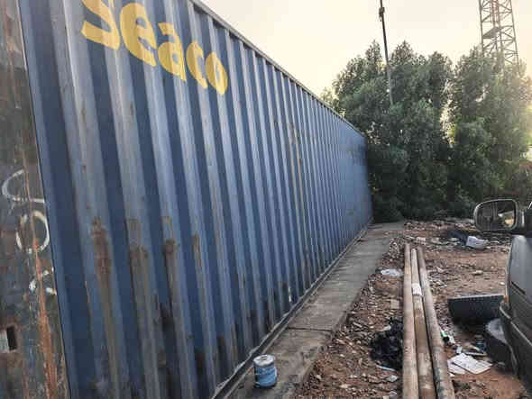 ياالله 🧿🧿🧿 حاويات طول طول ١٢ متر الارتفاع ٢٩٠ سم بنظافة أكثر من ٨٥ بالمية اخت الجديده 🧿🧿🧿 عنوانا نجف الاشرف *********** 🧿🧿🧿🧿🧿
