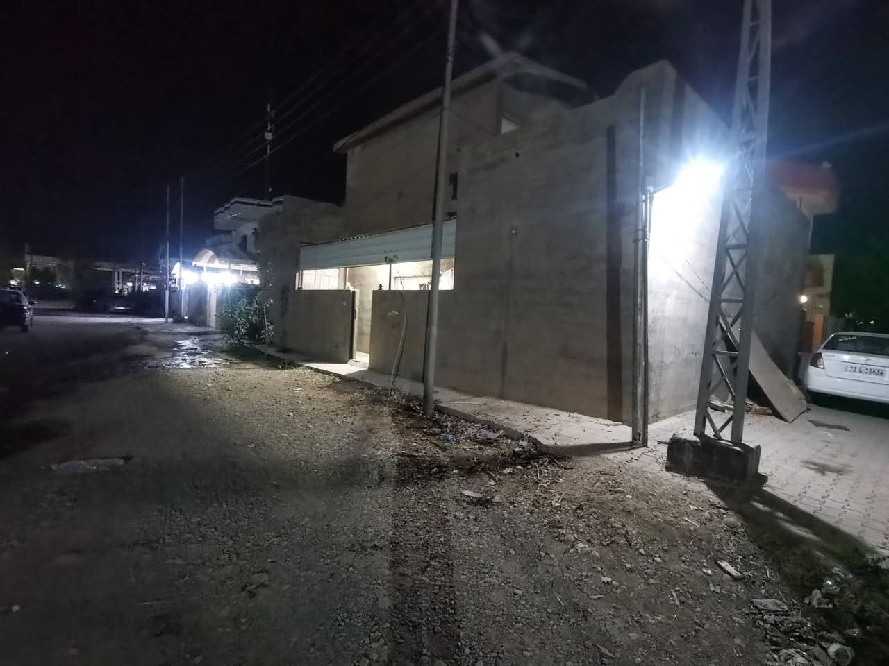 تولفروش خلف جامع الرحمن
بيت ركن ١٨٠. متر
غرف ٣
صالة. مطبخ حار وبارد
صحيات
كراج سيارة
سعر ٢٥٠ الف
رحمة الوالدي اني مكلف بنشر المايعجبة السعر ليخابرني
***********
