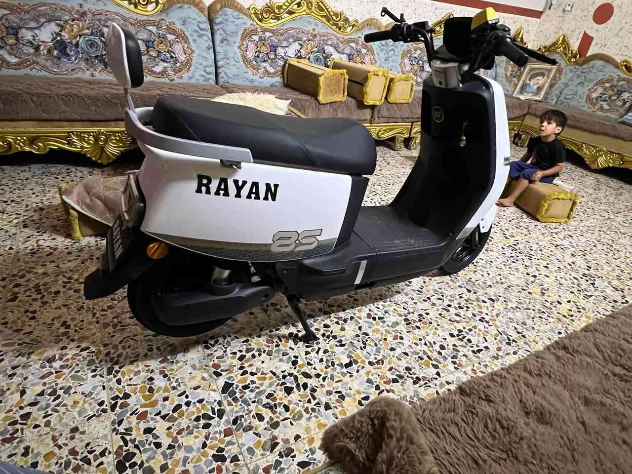 دراجه شحن c2البيع الدراجه زيرو صارلها شهرين من نازله من الرمبه السعر خاص ***********واتساب
