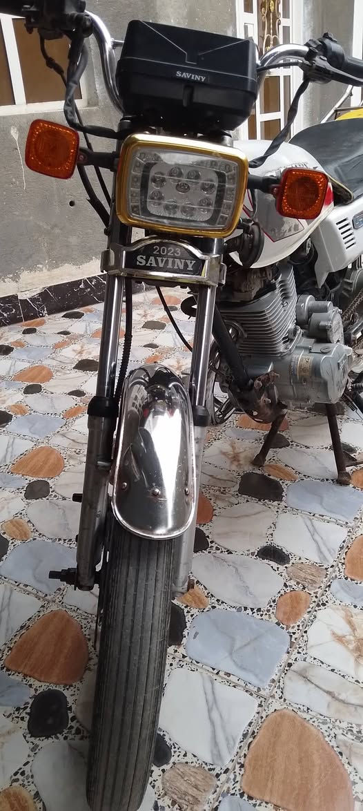 دراجة سيفان موديل 2020 اوراق ضايعة مكينة مفتوحه كهربائيات كلها شغالة لايت اشاير بك لايت هورن سلف مرات يشغل ومرات لا دبلات جدد ،  السعر 300 وبي مجال بسيط *********** ديالى كنعان ما اجاوب خاص الشراي يتصل
