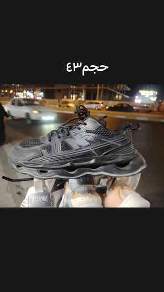 #للبيع أحذية بالّة أصلية

🔹 أحذية رجالية بالّة أصلية — السعر 15
🔹 أحذية بناتية — السعر 10
🔹 النضافة 100٪

📍 العنوان: باب بسمايا الجديد – سايد الخروج
📞 للتواصل واتساب: ***********
