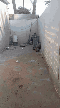 السلام عليكم بيت للبيع وقف المساحه 100متر قرب مصنع المنصور الاتصال على الرقم***********
