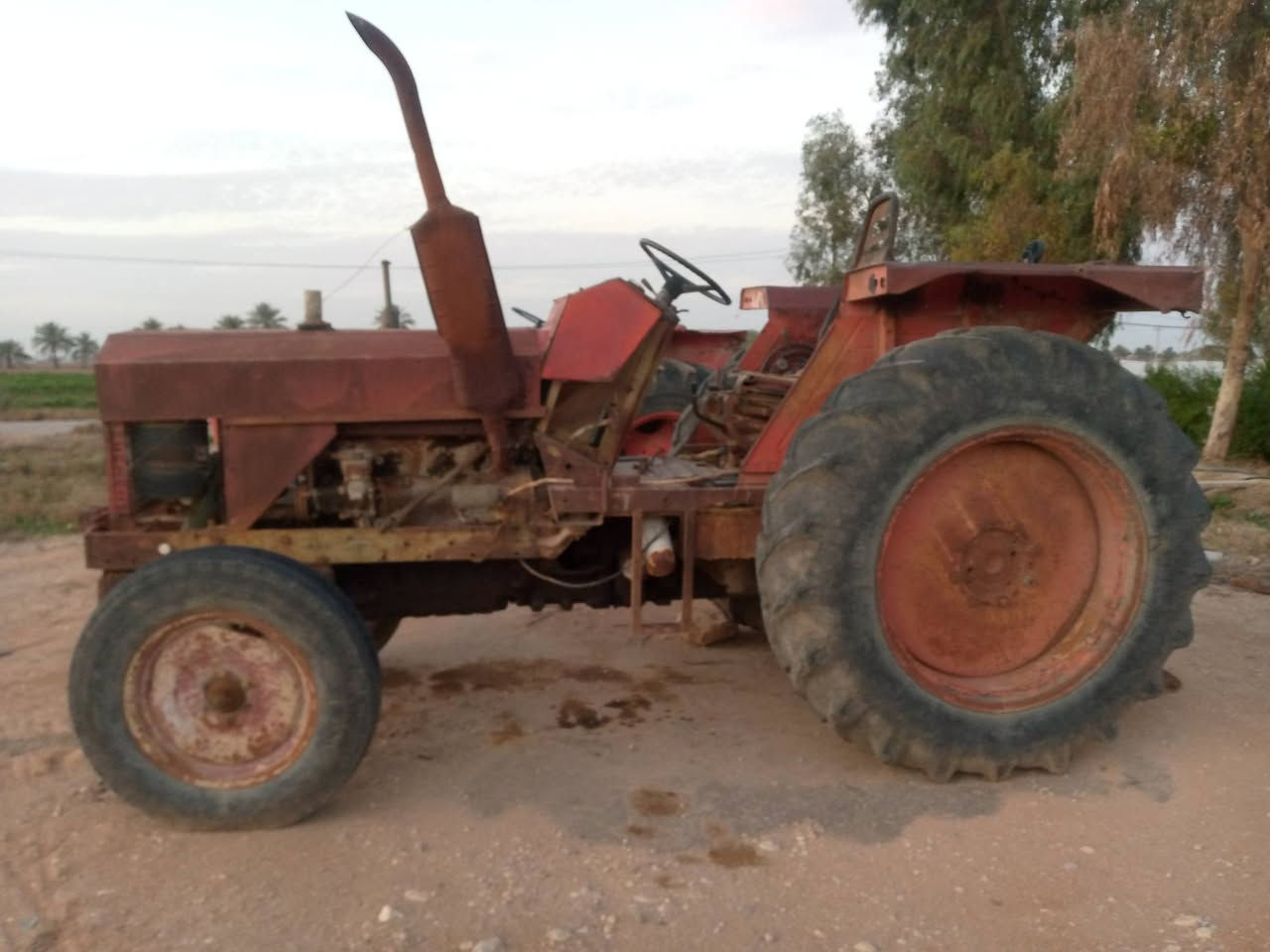 سلام عليكم للبيع عنتر 80 
كير ومحرك واكسل وهيدروليك  مكفولات تشغيل سلف  
للاتصال والاستفسار أكثر *********** بي واتساب
