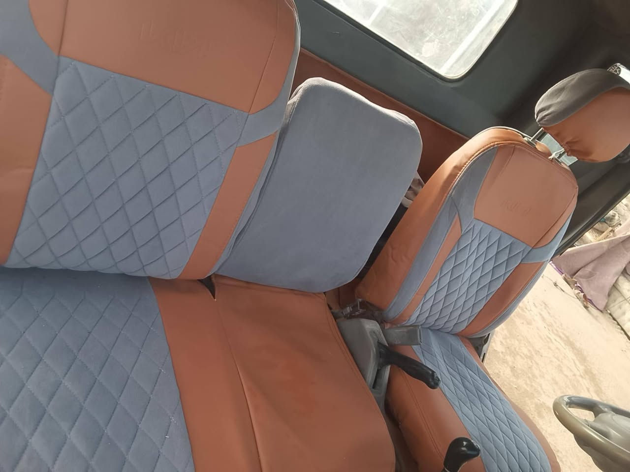 سلام عليكم كيه ام عيون موديل 2000 كير ومحرك واكسل شاصي مكفول كهربائيات شغاله دوشمه ورضيه جديده رقم موبايل ***********
