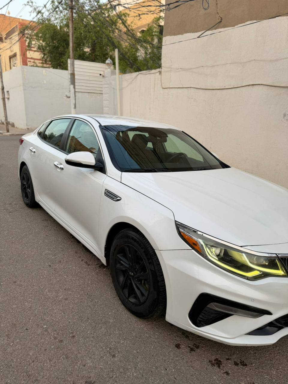 سيارة كيا أوبتما (Kia Optima) موديل 2019، السيارة وارد أمريكي وبحالة ممتازة
المواصفات:
• المحرك: 2400 GDI، 
•الفئة :FE.ويل 16 بلادي، ولايتات LED نهارية.
• الداخلية: مقاعد جلد وقماش (نظيفة جداً)، شاشة كبيرة تدعم Apple CarPlay و Android Auto، تحكم ستيرن كامل.
• الأنظمة الذكية: رادار جانبي (نقطة عمياء)، رادار خروج عن المسار، رادار تصادم أمامي، وحساسات خلفية .
• السيارة ماشية [ 78 الف] ميل.
الحادث : جاملغ جهه السايق وشوية من البنيد،، الايرباكات كلها سليمة
رقم نجف دولي 
للتواصل: ***********
