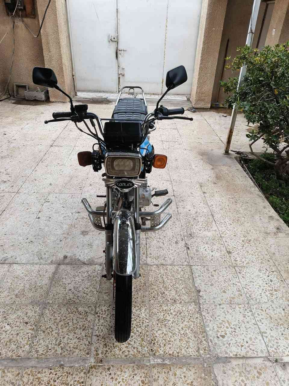 سلام عليكم ايراني موديل 2023
محرك بلادي منفيس موجود كله شغال 
تايرات جدد والدبلات الامامية 
السعر ٤٧٥ بي مجال 
***********
