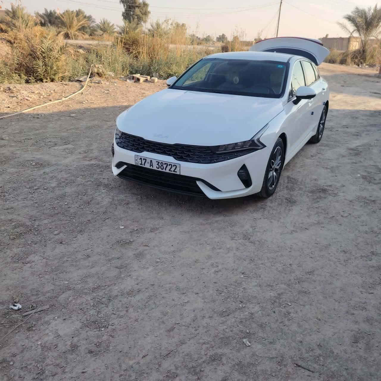السلام عليكم k5 للبيع مكفوله وجاهزه مجهزه 
موديل 2023 
السعر ١٧٥ 
***********
