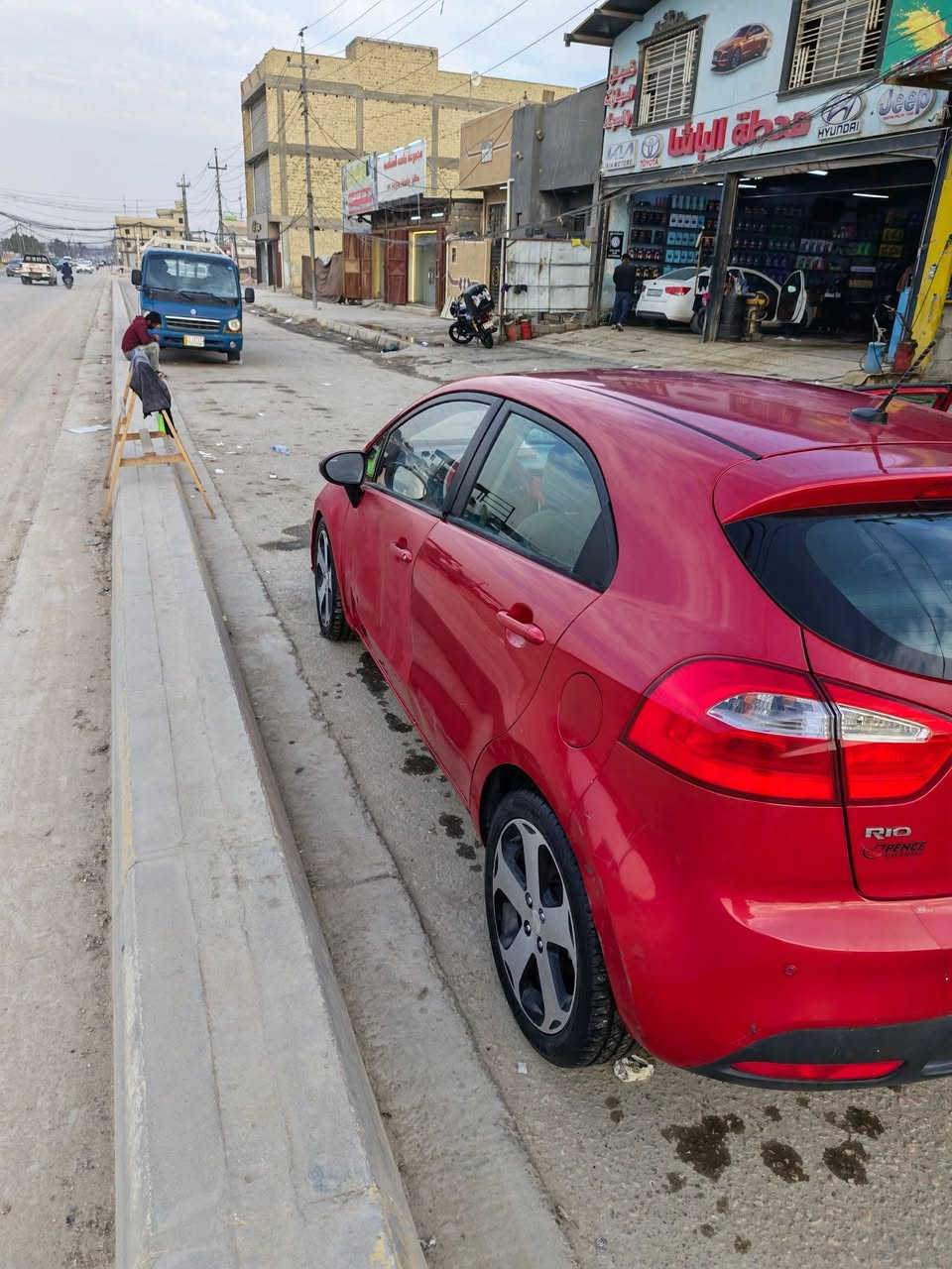 السلام عليكم 
كيا ريو 2013 للبيع فقط
وارد امريكي محرك 1600بيه صبغ الجاملغ الايسر وباب السائق فقط وبيه جراد بسيط بالقمارة..سيارة حلوه وبلادية ماشيه 44 الف  ميل حقيقي
رقم بابل باسمي السعر 70وبيه مجال بسيط
للاستفسار الاتصال على ***********
