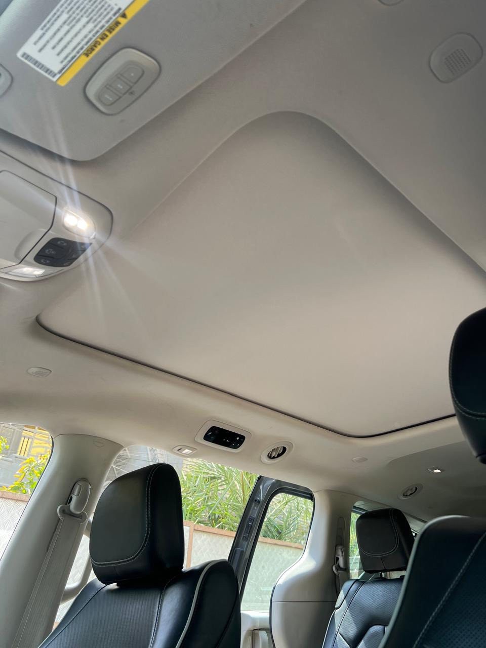 السلام عليكم 
للبيع كلايسلر باسفيكا 
بانزين ..بانزين فقط 
ليمتدد 
موديل 2023 
لون إسمنتي مميز 
حادث السياره دعاميه  مبدله بلاديه فقط  وجاملغ سرقه وصار حادث بيه بل العراق بل بابتين موضح ما صلحته اني بدلتهن +الضربه مو قويه خفيفه بس بدلتهن
السياره كلش حلوه ونضيفه
السياره فول موصفات
داخل السياره لونين بيجي واسودّ  
بانوراما قطعتين 
حساسات اماميه 
كامره دواره
الكشنات الاماميه تدفه تبريد
والكشنات الخلفيه فقط تدفه 
السياره معربه بل كامل يعني شاشه ودشبول معرب بل كامل عربي ومنزل بيه خرائط بدون انترنيت 
الجنطه كهربائيه ركله 
السياره بعد بيه هواي موصفات 
تبريد ثلج 
السياره استخدام شخصي 
ماشيه 46ميل  استخدام شخصي
مكان السياره بغداد البلديات او دوره
ترهم مراوس هم 
السعر 255 وبيه مجال حك الحيه 
الاستفسار ***********
وتدلل
