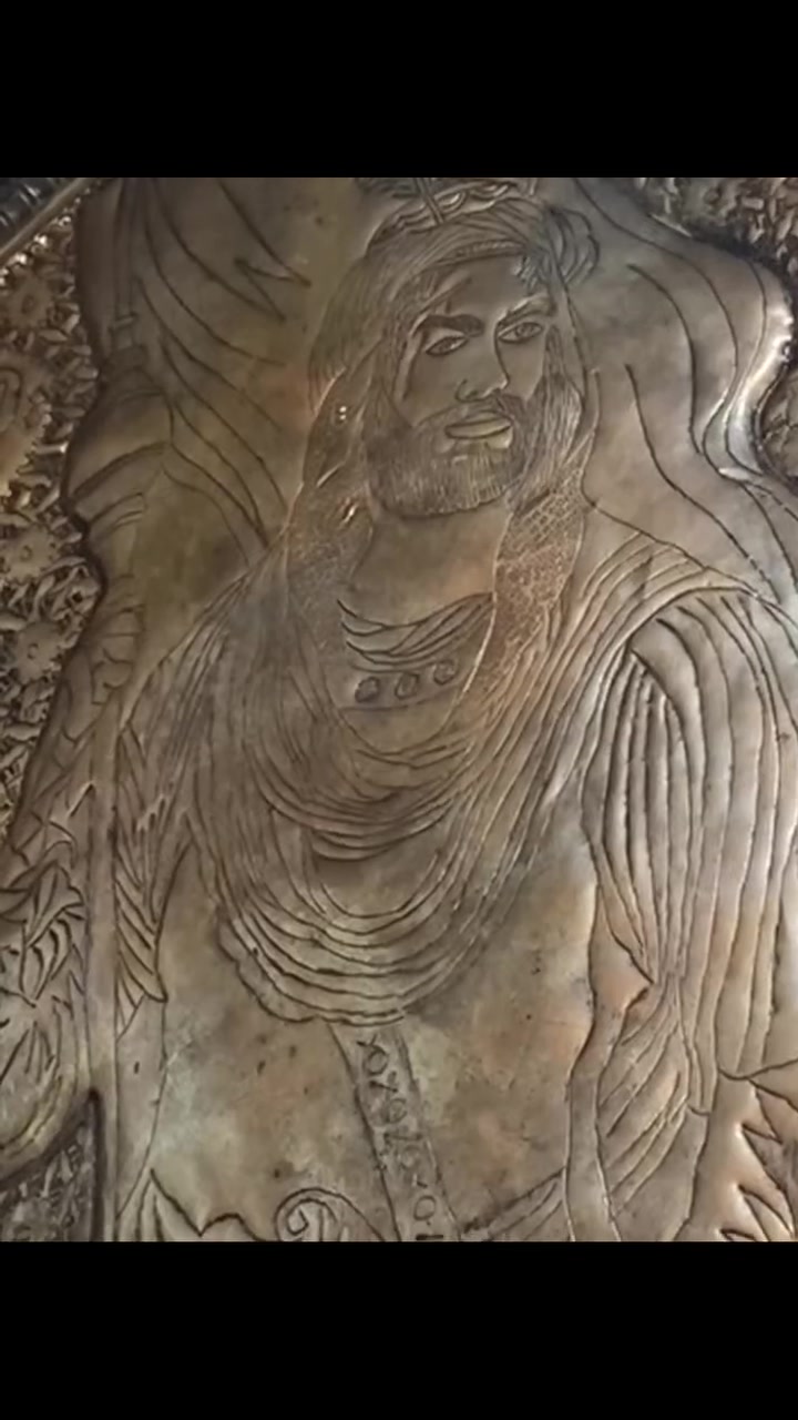السلام عليكم صينيه نحاس قياس ٧٥ سم منقوش عليها صورة الامام العباس عليه السلام ***********
