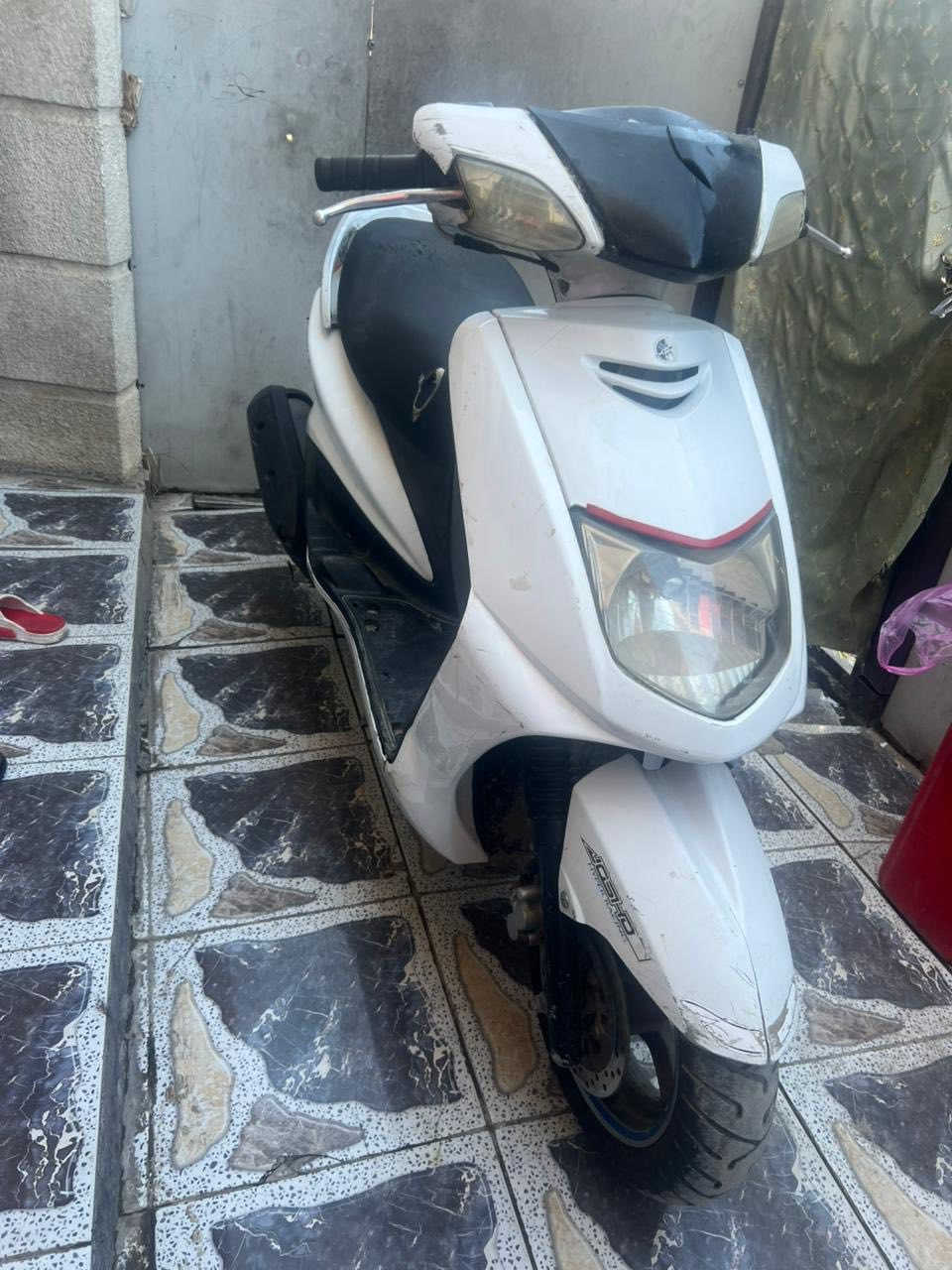 السلام عليكم دراجه سكنس ياباني سرعه ١١٠للبيع الدراجه نضيفه حيل مكينه خرسه ابلادممفتوحه كهربائياته شغاله نكره سلف وهندر بكل وكت السعر ٤٥٠ الرقم *********** المكان حي الجهاد
