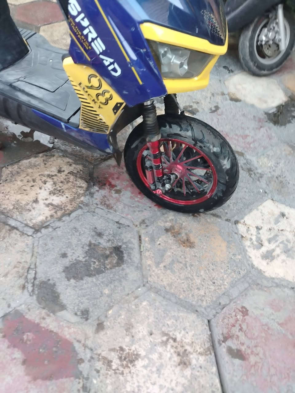 السلام عليكم. دراجه شحن سكنك  بطاريات نضاف سرعه١٢٠ / ٨٠ حقيقي
تمشيك ٣٥ كيلو 
 كهربايات كله شغاله.
بك شغال
 ٤ سرع
نقصه صفه مال كفر طاكه ماشر عليه
وقفل صندوق عاطل
السعر ٤٢٥
بغداد البياع حي التعليم قرب حسينيه شهدا الطف
*********** واتساب
