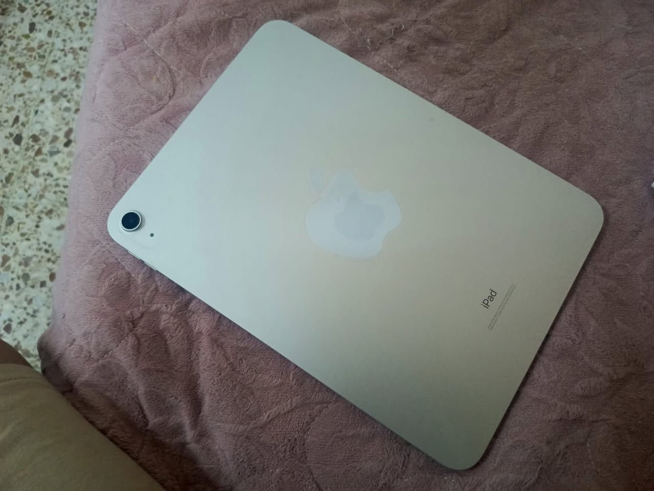 السلام عليكم
ايباد 10
نضافة الجهاز 100%
ذاكرة 64 
بطارية 97 استعمال قليل جدا
كامل ملحقات ويه لزكة هدية
السعر 325 قفل 
مكاني بغداد
***********
